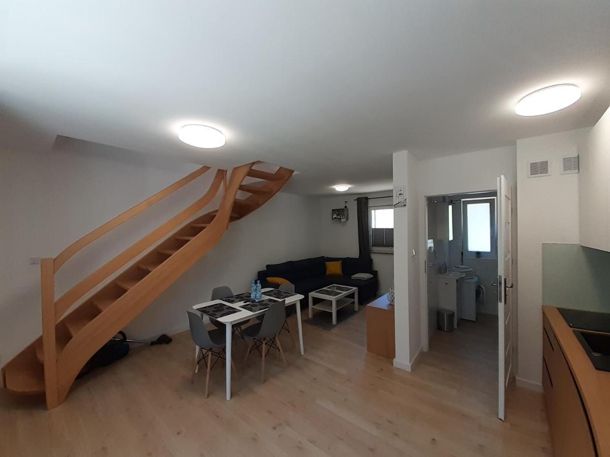 Komfortowy Apartament Dwupoziomowy W Cichej Okolicy Побєрово Екстер'єр фото